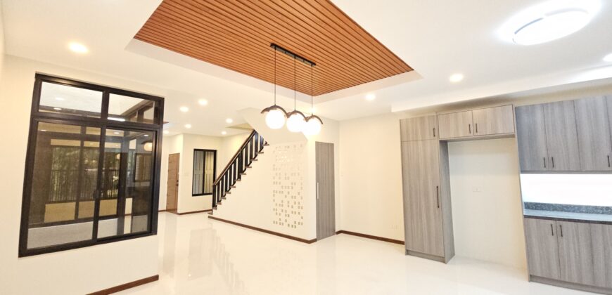 Duplex For Sale in BF Resort, Las Pinas