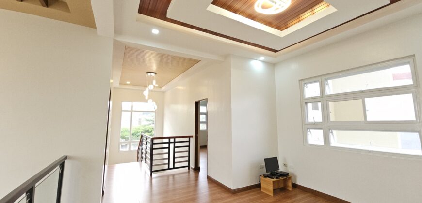 Corner Brandnew House in BF Resort, Las pinas