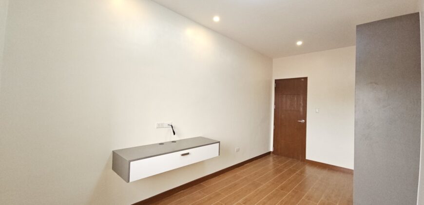 Duplex For Sale in BF Resort, Las Pinas