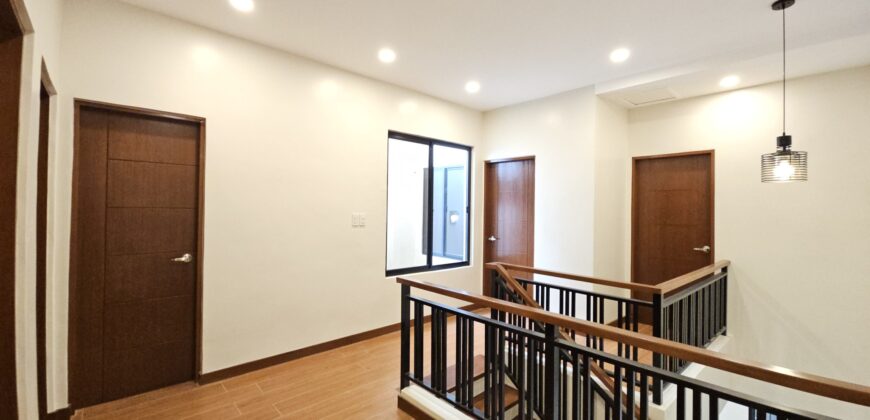 Duplex For Sale in BF Resort, Las Pinas