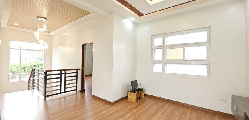 Corner Brandnew House in BF Resort, Las pinas