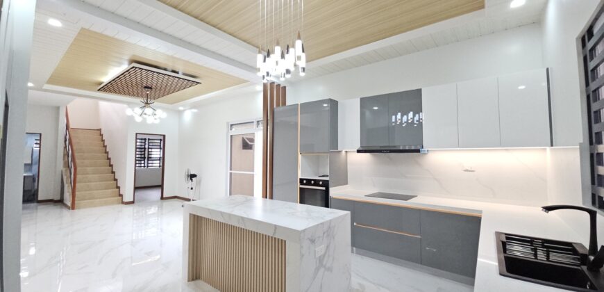 Corner Brandnew House in BF Resort, Las pinas