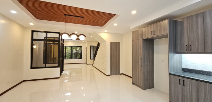 Duplex For Sale in BF Resort, Las Pinas