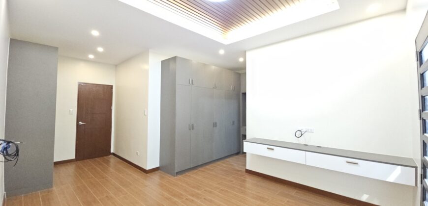 Duplex For Sale in BF Resort, Las Pinas