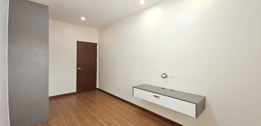 Duplex For Sale in BF Resort, Las Pinas