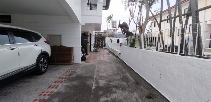 Two Storey House for Sale in BF Homes, Paranaque