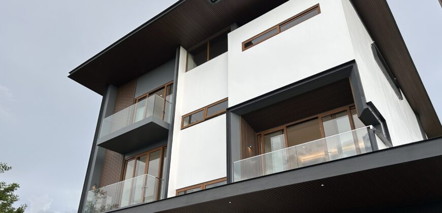 Brand new 3 Storey House with Swimming Pool in Alabang West