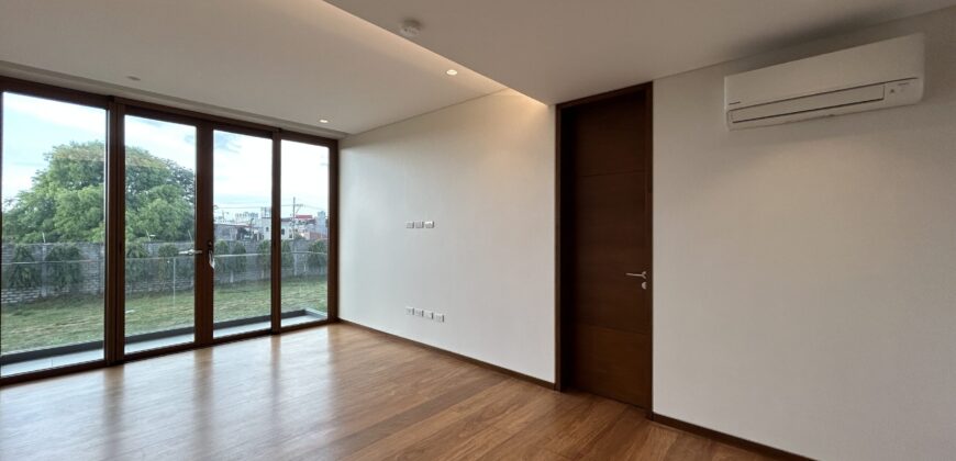 Brand new 3 Storey House with Swimming Pool in Alabang West