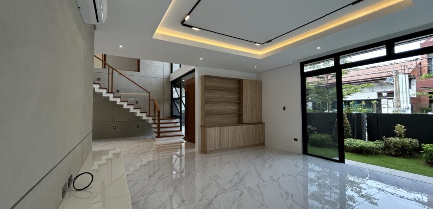 Brandnew House with Swimming Pool in BF Homes Paranaque