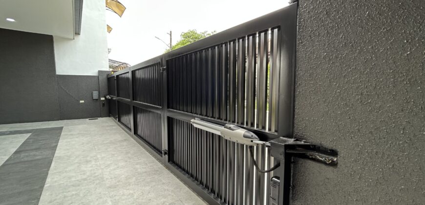 Brandnew House with Swimming Pool in BF Homes Paranaque