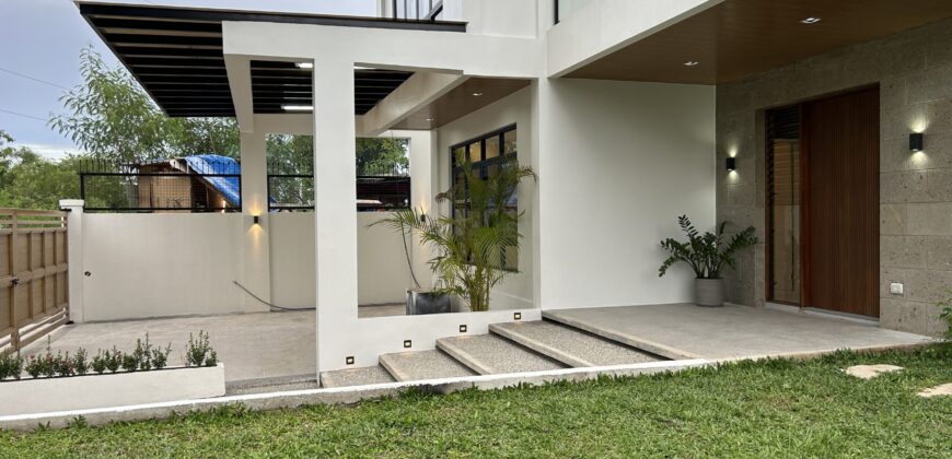 Stylish Luxury Brand New Home on a Corner Lot in South Peak Subd. San Pedro Laguna