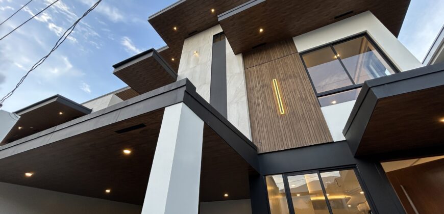 3 Level Towering Beauty in BF Homes Paranaque