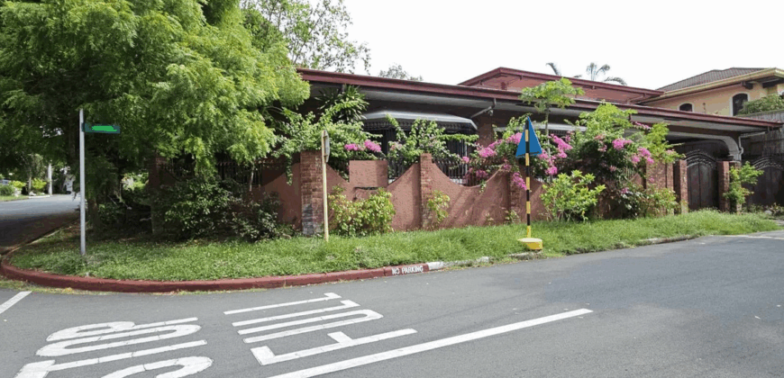 Corner House and lot for Sale in Alabang Muntinlupa