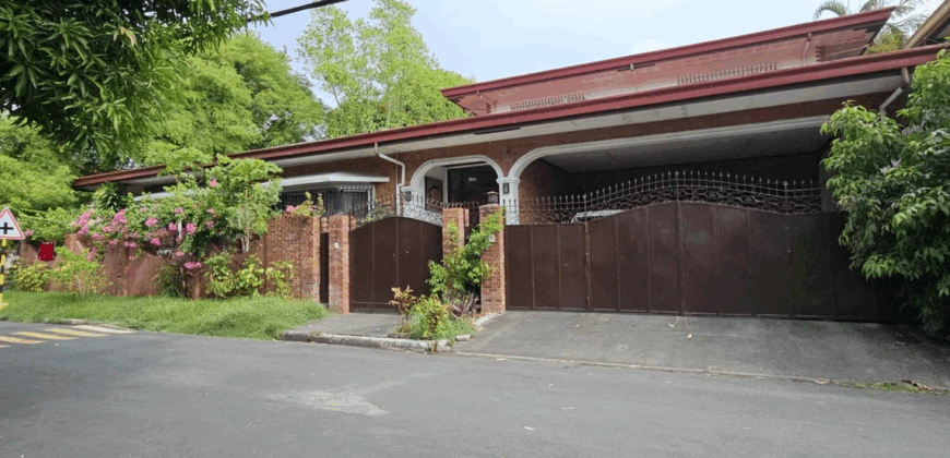 Corner House and lot for Sale in Alabang Muntinlupa