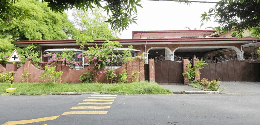 Corner House and lot for Sale in Alabang Muntinlupa