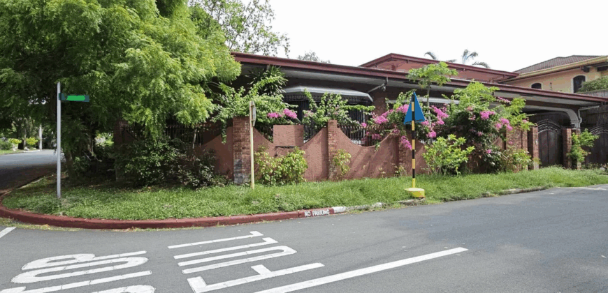 Corner House and lot for Sale in Alabang Muntinlupa