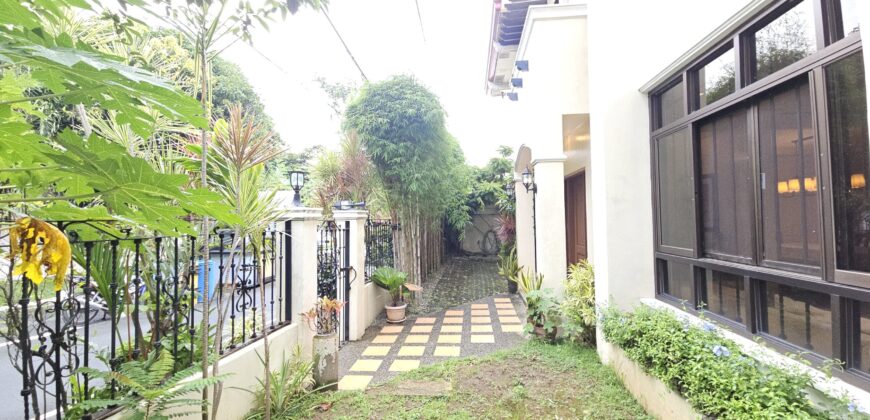 Corner Elegant House in BF Homes, Paranaque City