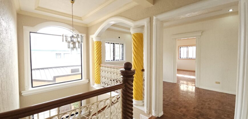 Hindi Ito Nawawala sa Uso! Classic Design House for Sale in BF Homes Muntinlupa near Alabang Hills.