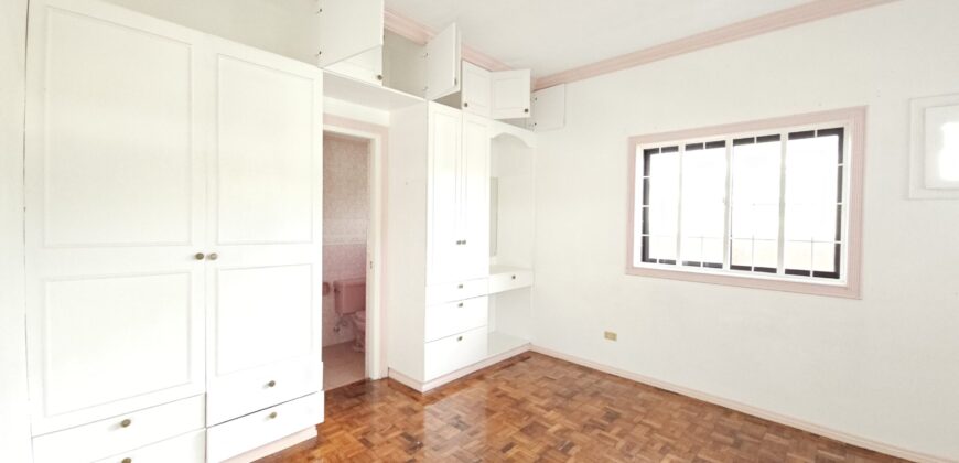 Hindi Ito Nawawala sa Uso! Classic Design House for Sale in BF Homes Muntinlupa near Alabang Hills.