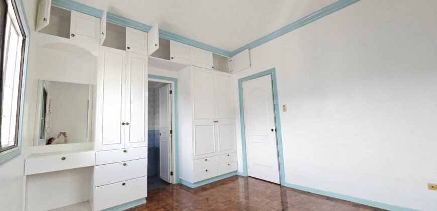 Hindi Ito Nawawala sa Uso! Classic Design House for Sale in BF Homes Muntinlupa near Alabang Hills.