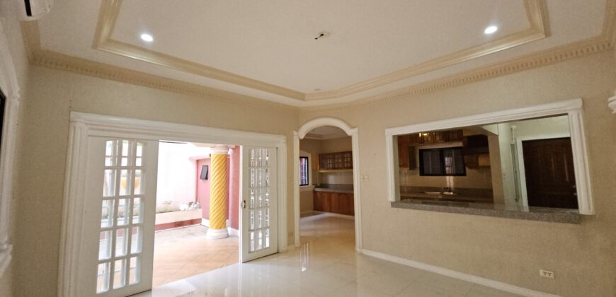 Hindi Ito Nawawala sa Uso! Classic Design House for Sale in BF Homes Muntinlupa near Alabang Hills.