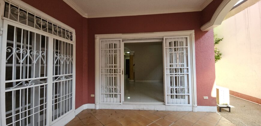 Hindi Ito Nawawala sa Uso! Classic Design House for Sale in BF Homes Muntinlupa near Alabang Hills.