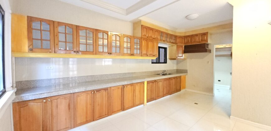 Hindi Ito Nawawala sa Uso! Classic Design House for Sale in BF Homes Muntinlupa near Alabang Hills.
