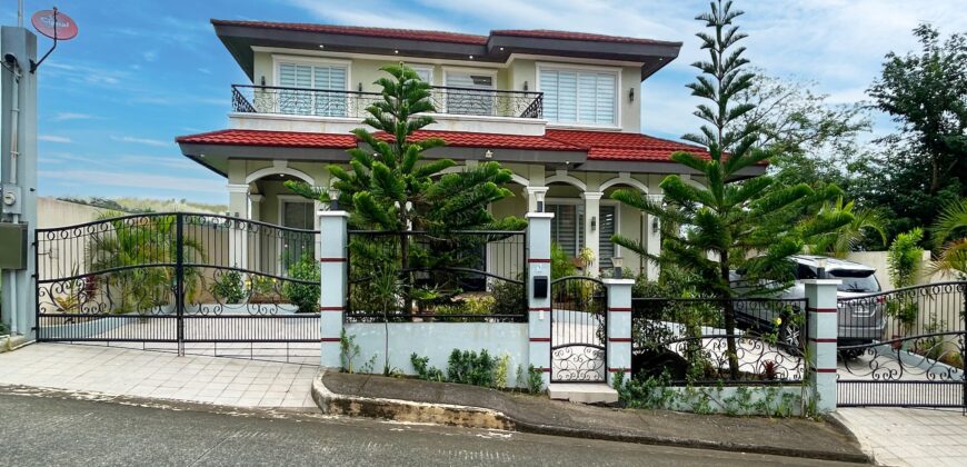 Corner 2 Storey House For Sale with View Deck Vibes in Tagaytay