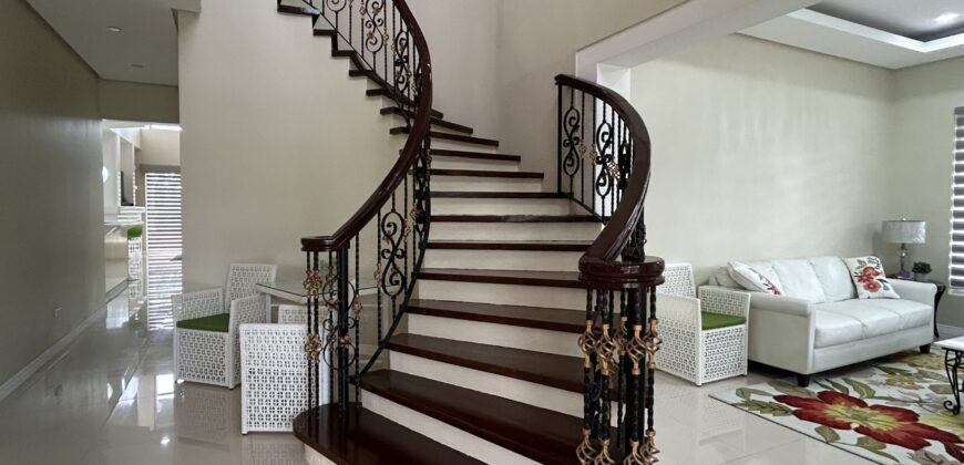 Corner 2 Storey House For Sale with View Deck Vibes in Tagaytay