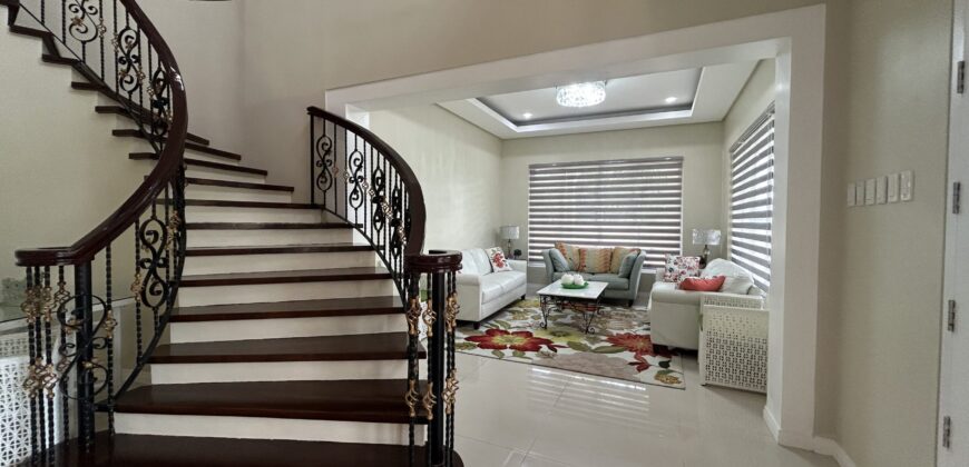 Corner 2 Storey House For Sale with View Deck Vibes in Tagaytay