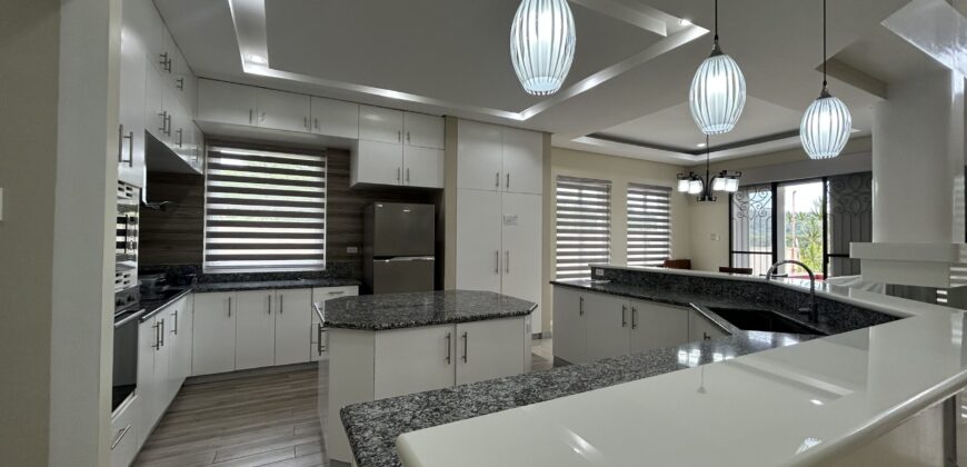 Corner 2 Storey House For Sale with View Deck Vibes in Tagaytay