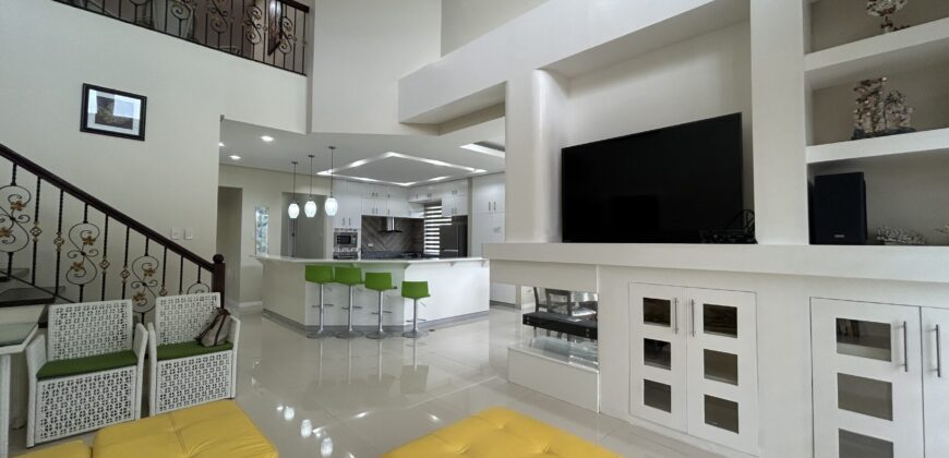 Corner 2 Storey House For Sale with View Deck Vibes in Tagaytay