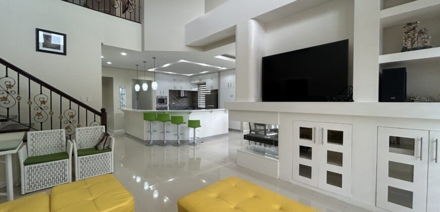 Corner 2 Storey House For Sale with View Deck Vibes in Tagaytay