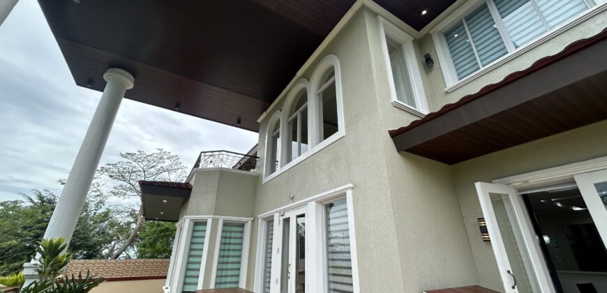 Corner 2 Storey House For Sale with View Deck Vibes in Tagaytay