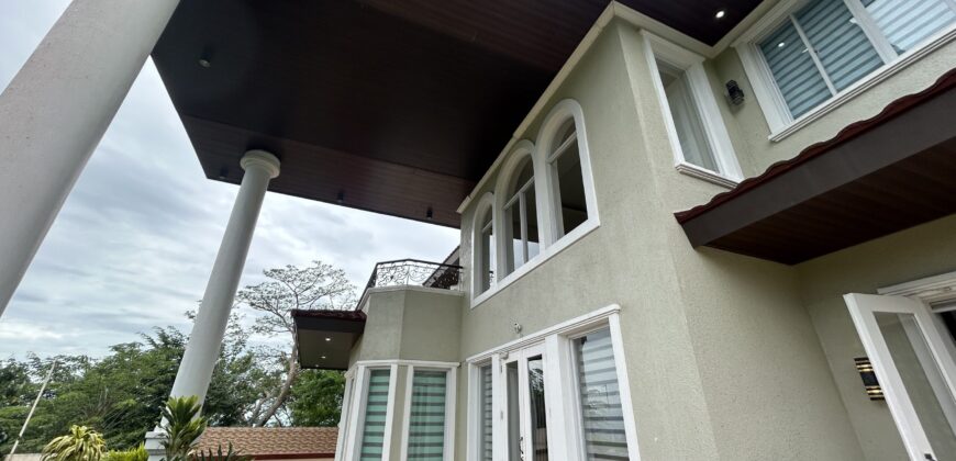 Corner 2 Storey House For Sale with View Deck Vibes in Tagaytay