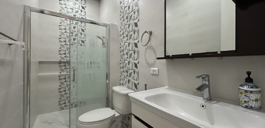 Corner 2 Storey House For Sale with View Deck Vibes in Tagaytay