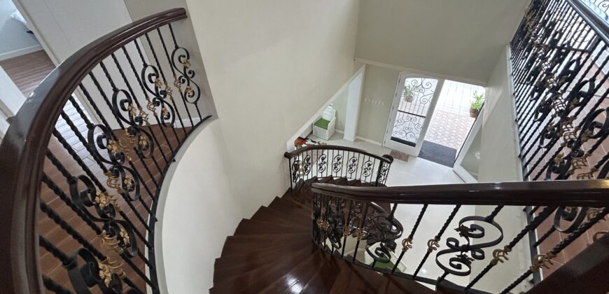 Corner 2 Storey House For Sale with View Deck Vibes in Tagaytay